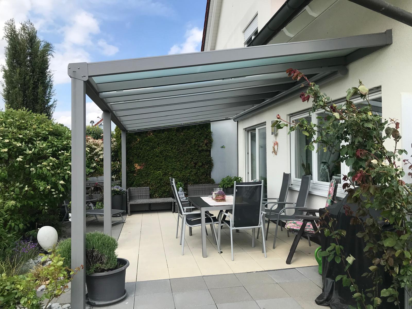 Hochwertige Terrassenüberdachung aus Aluminium